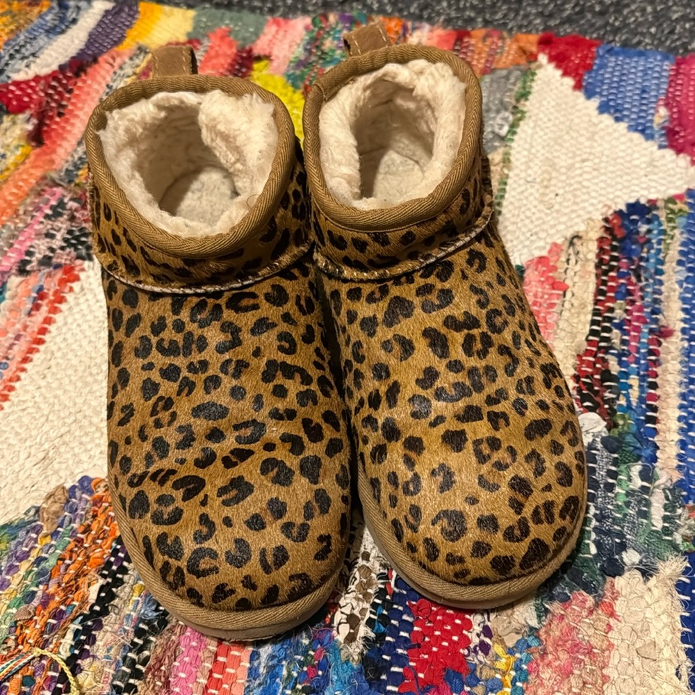 Leopard mini UGGs